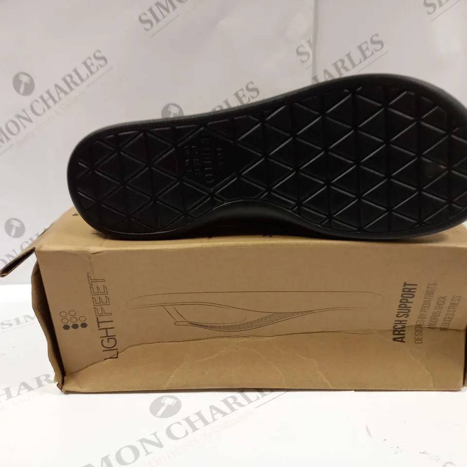 BOXED PAIR OF LIGHTFEET ARCH SUPPORT FLIP FLOPS UK SIZE 10.5 