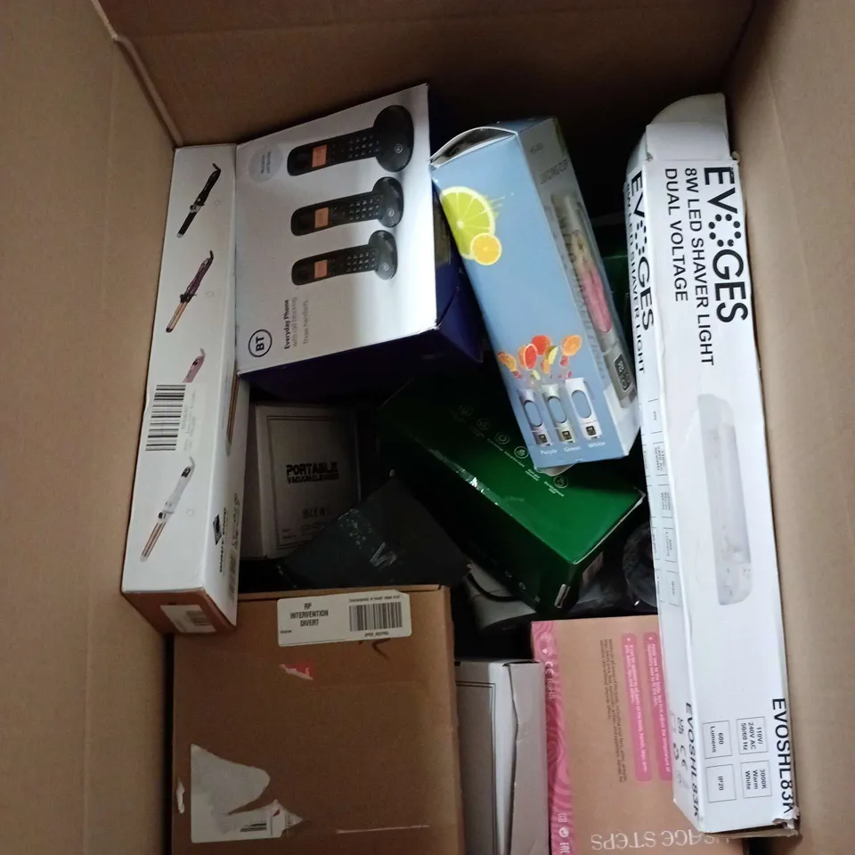 BOX OF APPROXIMATELY 15 ASSORTED HOUSEHOLD ITEMS TO INCLUDE KSIPZE RGD LED STRIP LIGHT, PLUG IN FAN HEATER, ROUTER, MULTI FUNCTIONAL POWER STRIP ETC