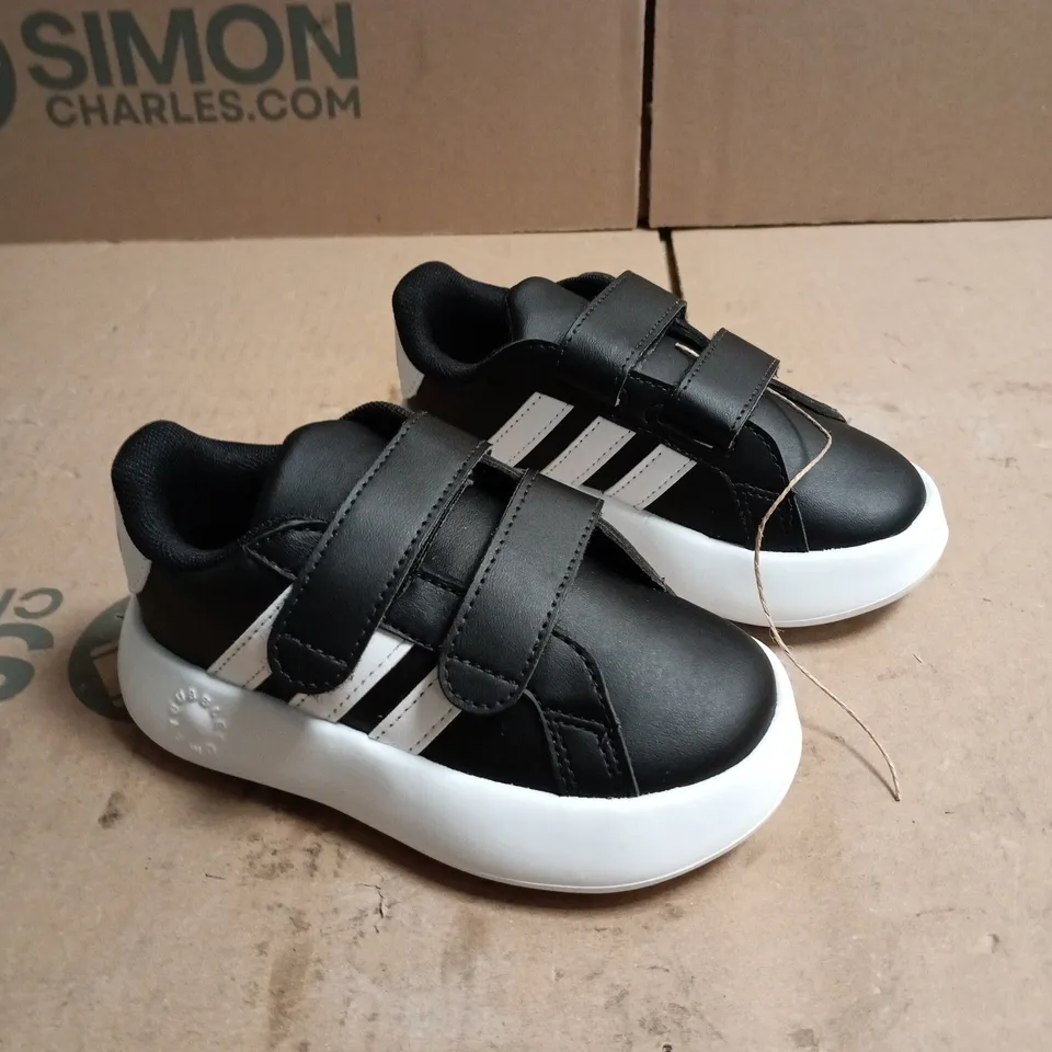 ADIDAS KIDS VELCRO FASTENING TRAINERS BLACK AND WHITE YOUNG CHILD SIZE 7