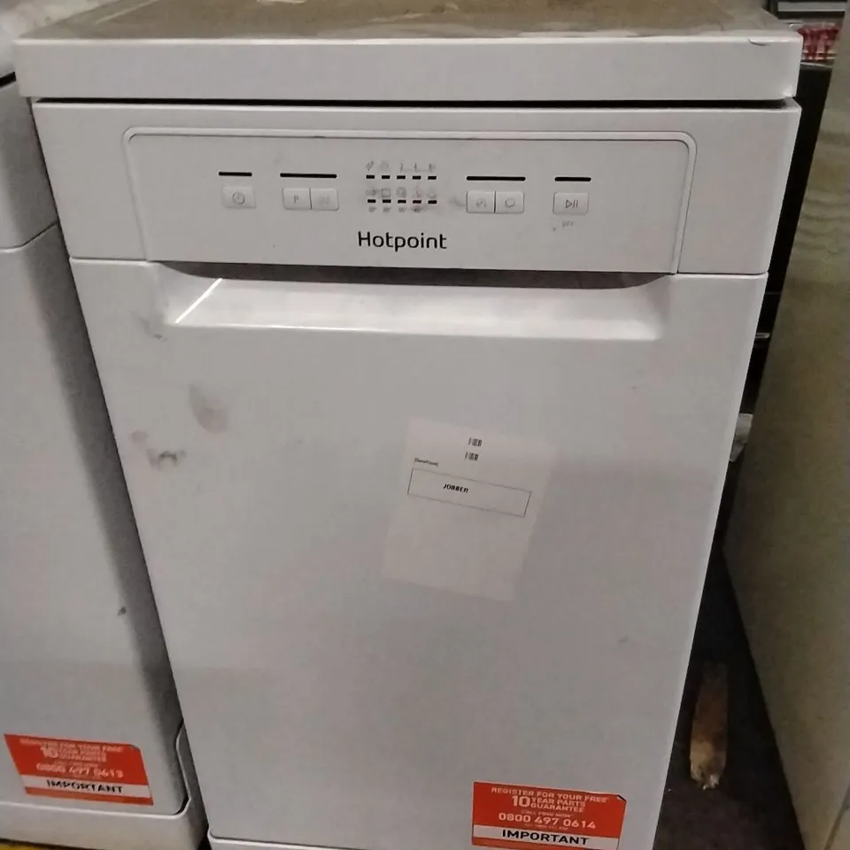 HOTPOINT FREESTANDING SLIMLINE DISHWASHER WITH RAPID WASH HP2FE10CS90WUK