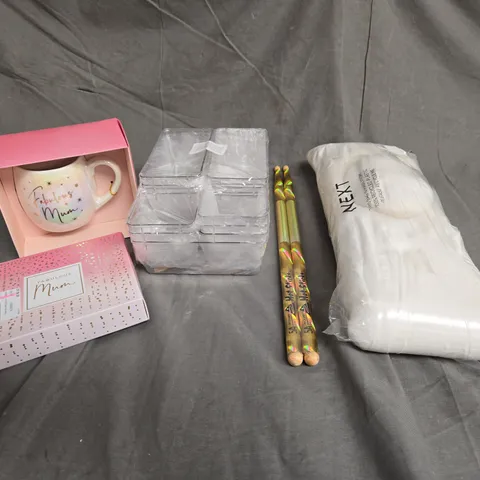 LARGE BOX OF APPROXIMATELY 15 ASSORTED HOUSEHOLD ITEMS TO INCLUDE - FABULOUS MUM MUG - LONG HOT WATER BOTTLE - HOT STICKS DRUMSTICKS - ETC