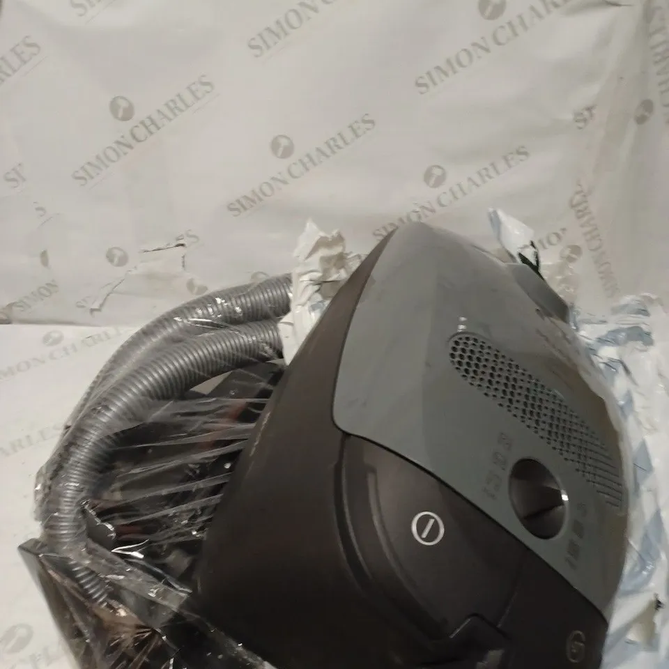 MIELE C1 CLASSIC VACUUM CLEANER 