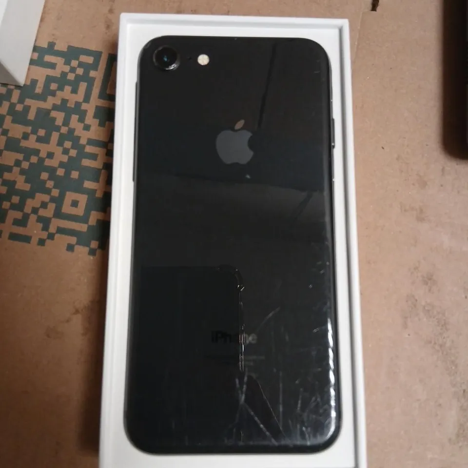 APPLE IPHONE SE (2020)  -  – BOXED