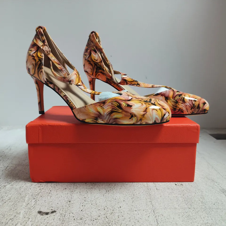 BOXED PAIR OF UNBRANDED CLOSED TOE MID STILETTO HEEL SHOES IN YELLOW/PINK/BLACK SWIRL SIZE EU 43