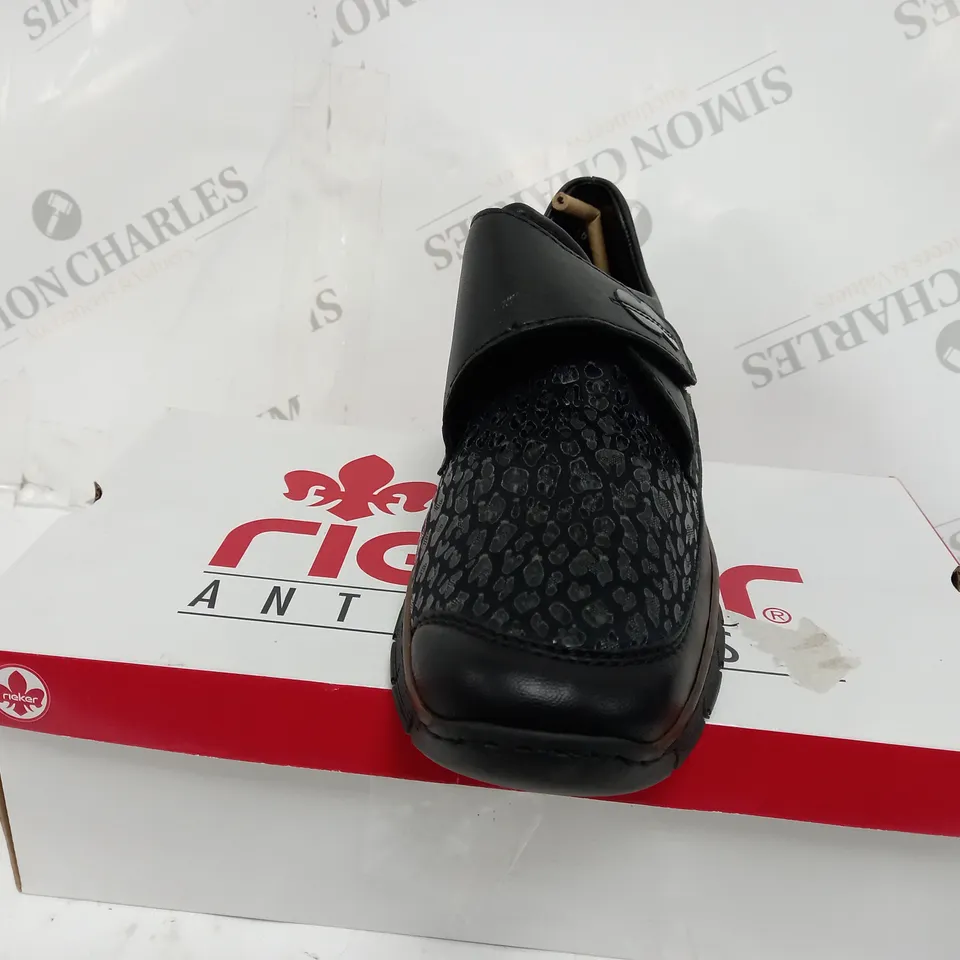 BOXED RIEKER SHOES WITH BUTTON, BLACK - SIZE 5.5