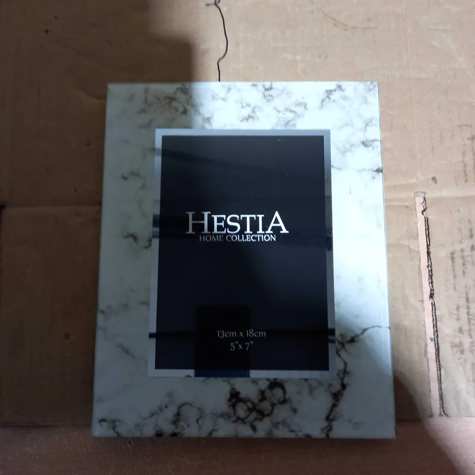 GLASS MARBLE PHOTO FRAME