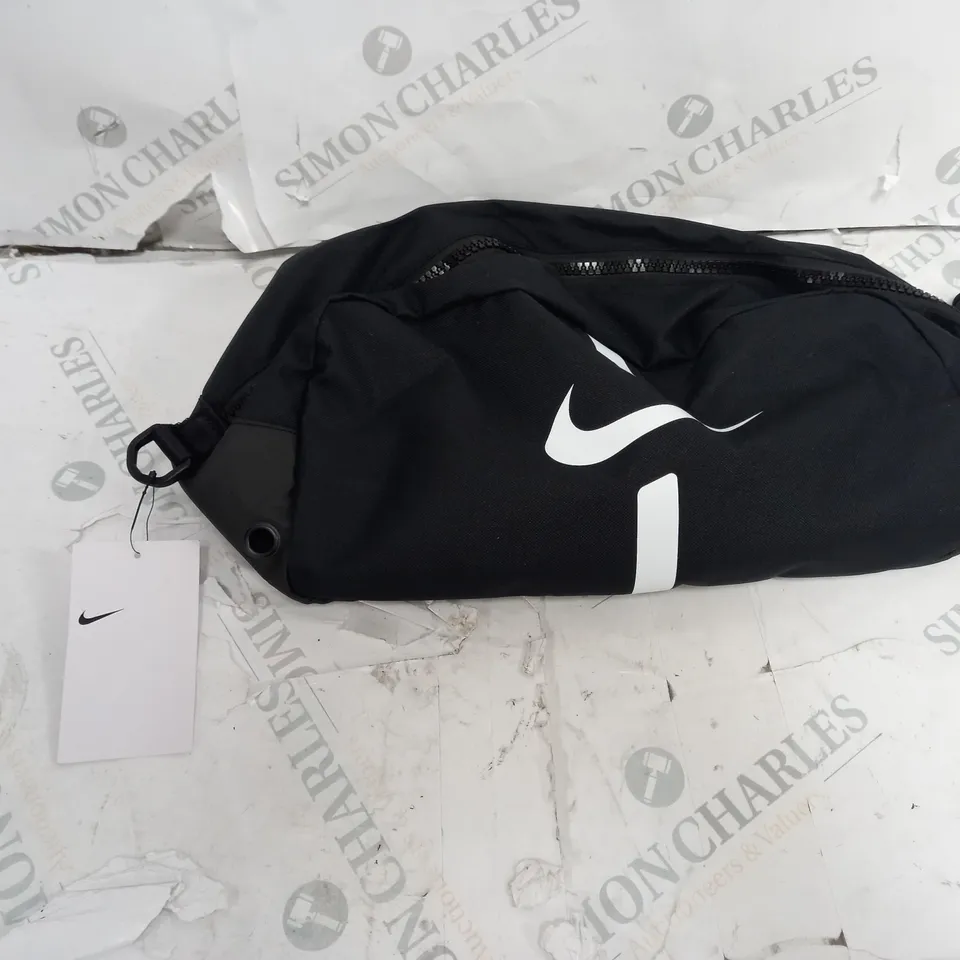 NIKE 10 LITRES SPORTS BAG BLACK/WHITE 