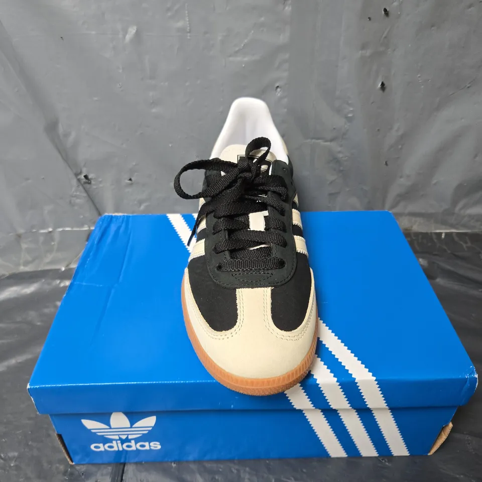 BOXED PAIR OF ADIDAS SAMBA OG W TRAINERS IN BLACK - UK 5.5