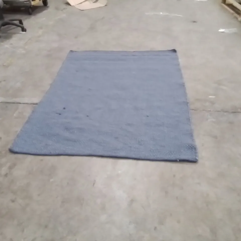 QUALITY DESIGNER AREA RUG - APPROXIMATELY 180X120CM