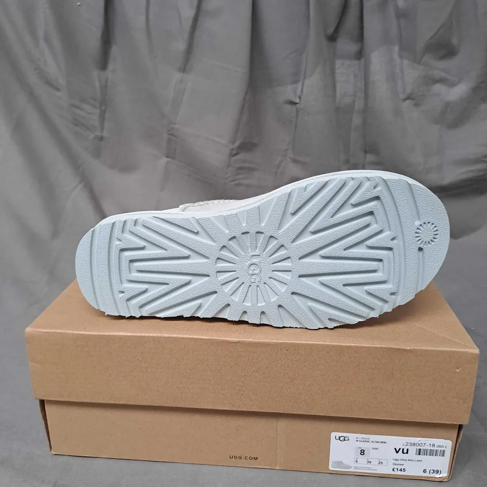 BOXED PAIR OF UGG CLASSICS SIZE 6