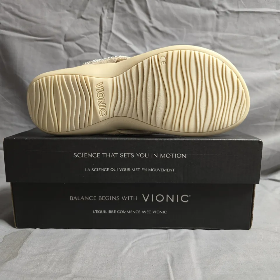BOXED PAIR OF VIONIC TOE-POST SANDALS SIZE UK 4.5