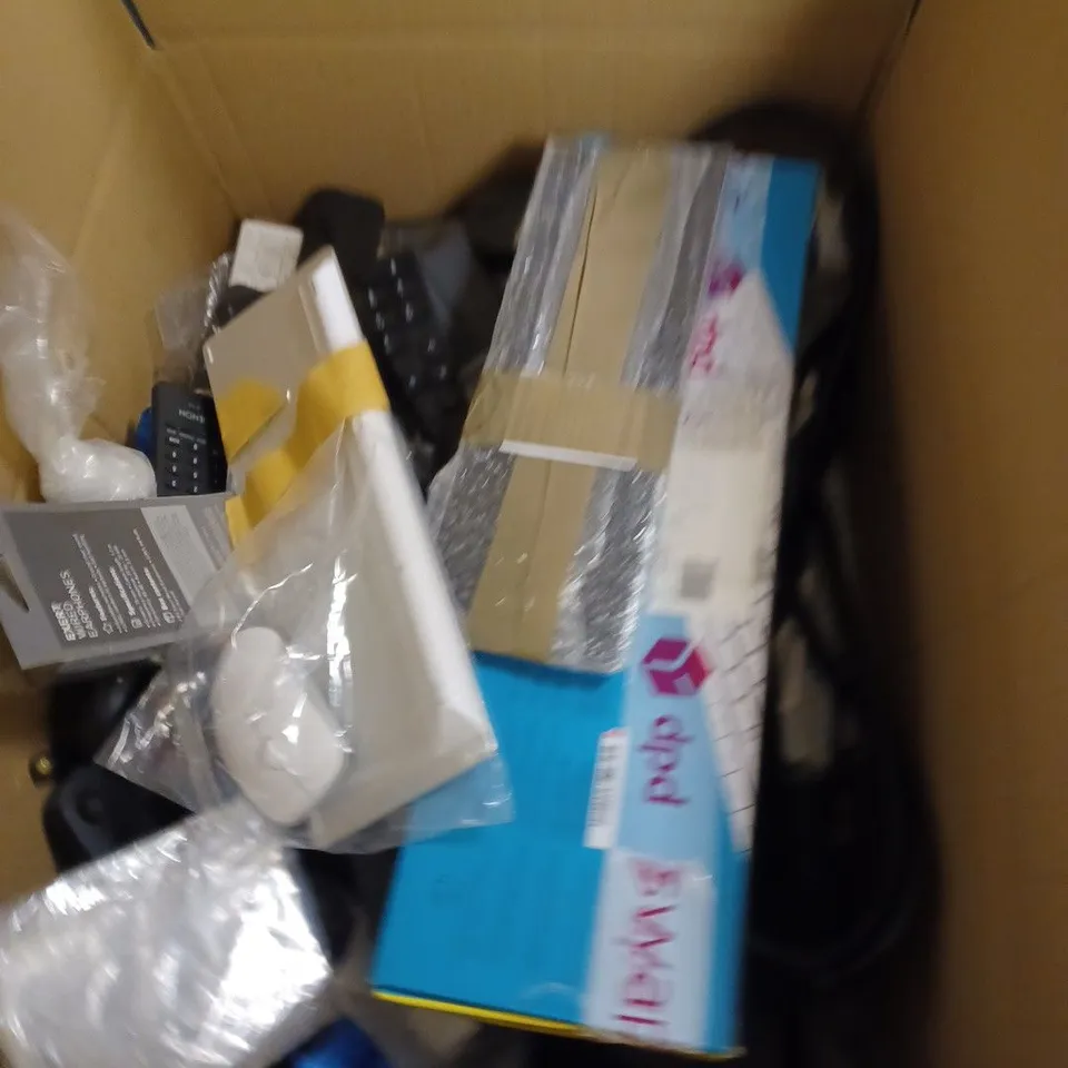 LARGE BOX OF ASSORTED ELECTRICAL ITEMS TO INCLUDE KEYBOARDS, HEADPHONES AND MOUSE