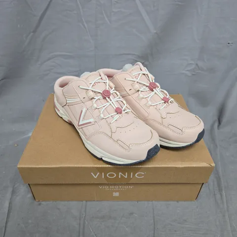 BOXED PAIR OF VIONIC 23 WALK 2.0 MULE TRAINERS - 8