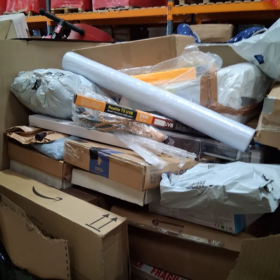 PALLET CONSISTING OF A LARGE QUANTITY OF ASSORTED HOUSEHOLD AND ELECTRICAL PRODUCTS AND ACCESSORIES TO INCLUDE;