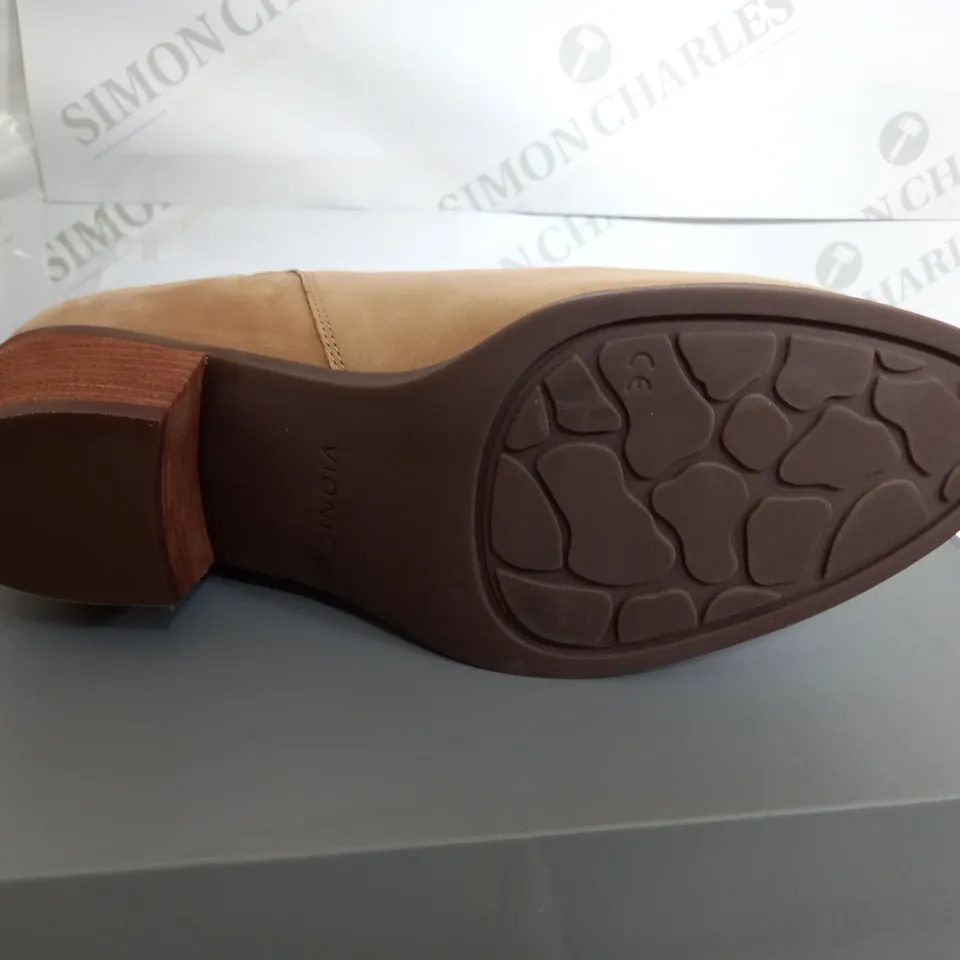 BOXED PAIR OF VIONIC LOW HEEL ANKLE BOOTS IN SAGE SIZE 7.5