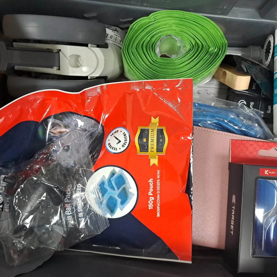 APPROXIMATELY 12 ASSORTED HOUSEHOLD ITEMS TO INCLUDE TENNIS BALL, SILICONE SEALANT, ETC