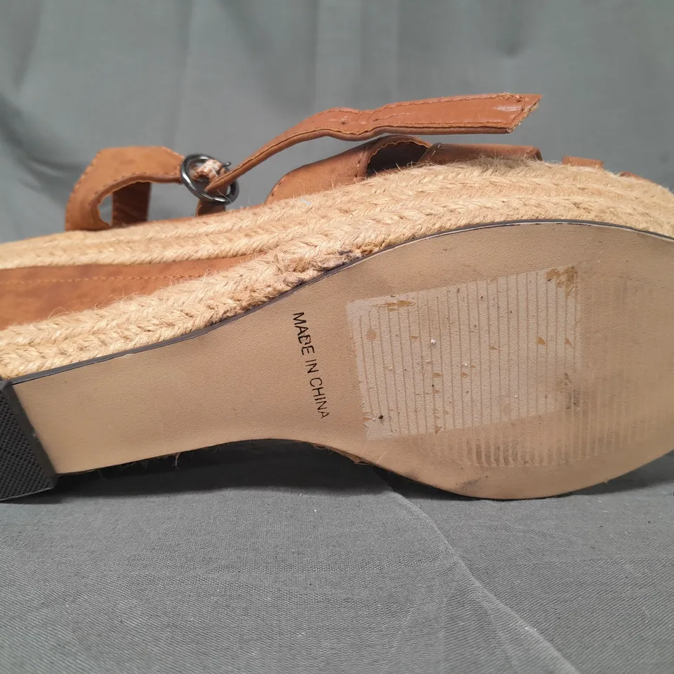 BOX OF APPROXIMATELY 10 PAIRS OF GENERATION OPEN TOE WEDGE SANDALS IN TAN - VARIOUS SIZES