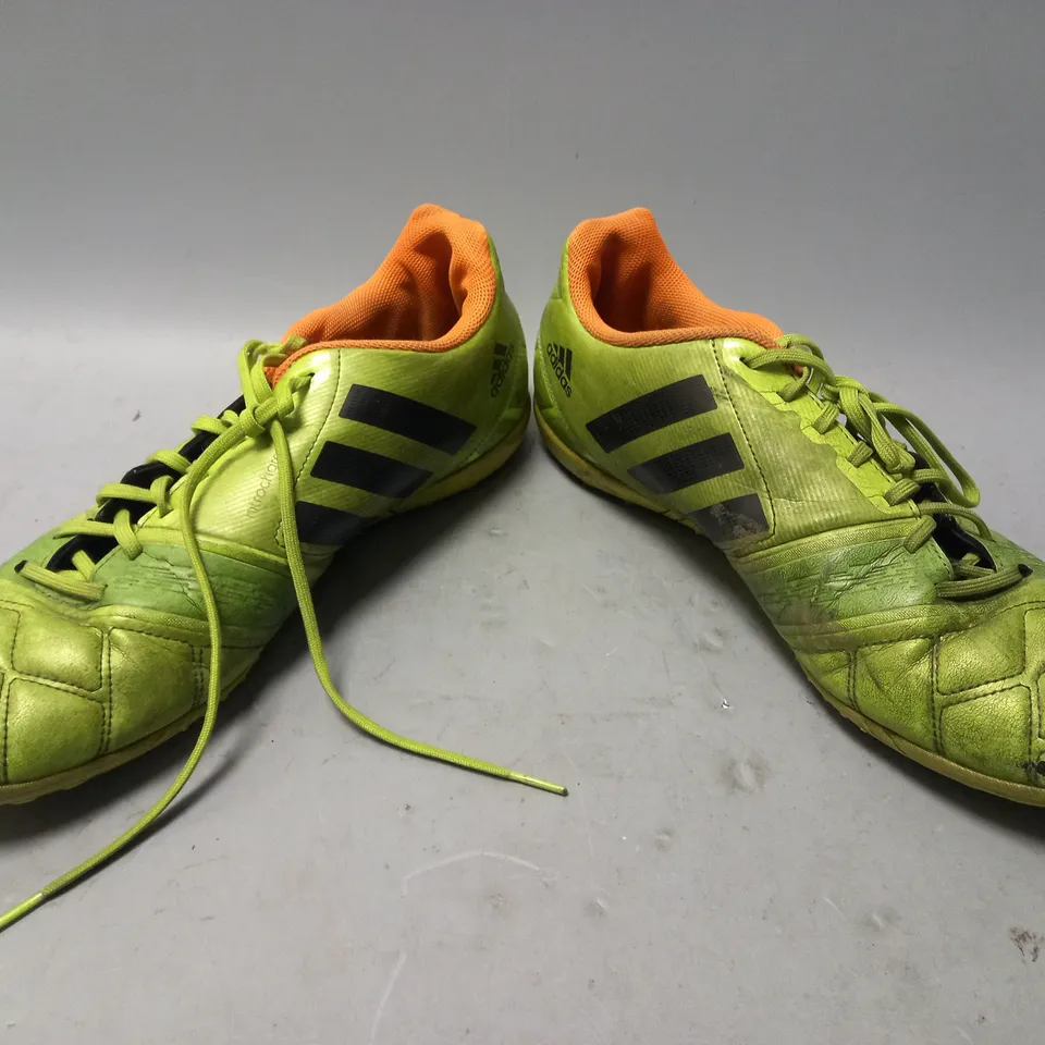 PAIR OF ADIDAS SHOES IN GREEN/ORANGE UK SIZE 11.5