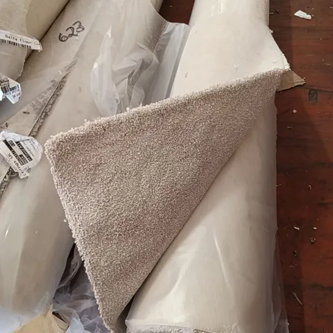 ROLL OF QUALITY SUBLIME CARPET // APPROX SIZE: 5.00 X 2.72m