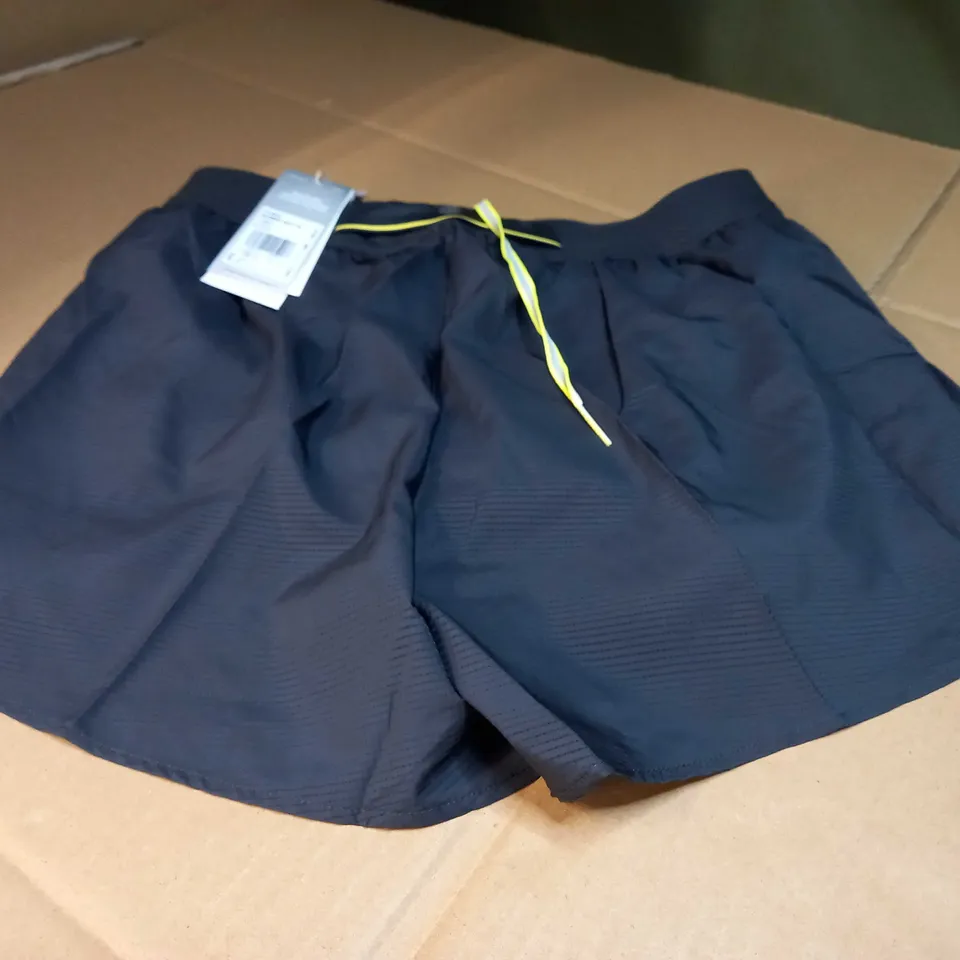 ADIDAS GREY/YELLOW DETAILED LOGO SPORTS SHORTS - MEDIUM