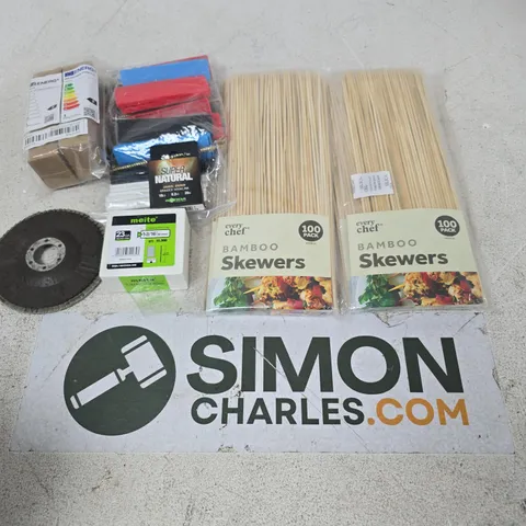 APPROXIMATELY 12 ASSORTED HOUSEHOLD ITEMS TO INCLUDE BAMBOO SKEWERS, MEITE MICRO PINS, CAR MOBILE PHONE HOLDER, ETC