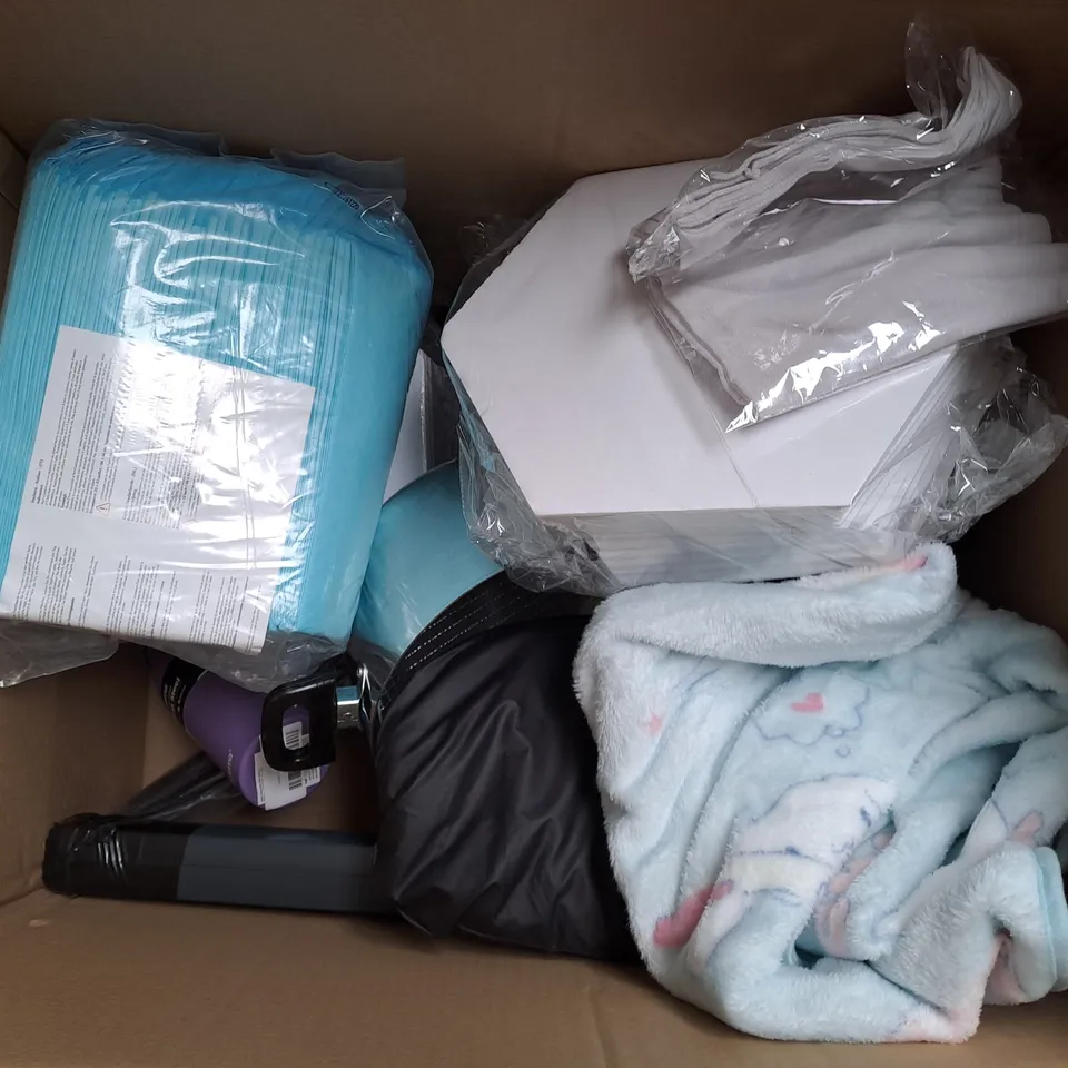 APPROXIMATELY 20 ASSORTED HOUSEHOLD ITEMS  TOO INCLUDE , LINT REMOVER , BAMBOO DRAWER DIVIDER , XMAS LIGHTS 