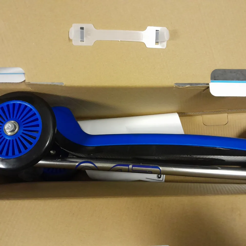 BOXED EVO MOVE N GROOVE SCOOTER