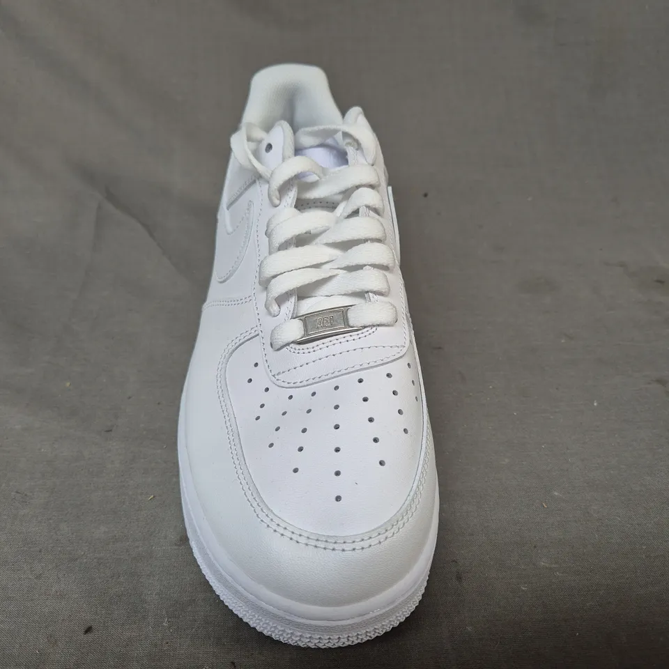 PAIR OF NIKE AIR FORCE 1 SHOES IN WHITE UK SIZE 10