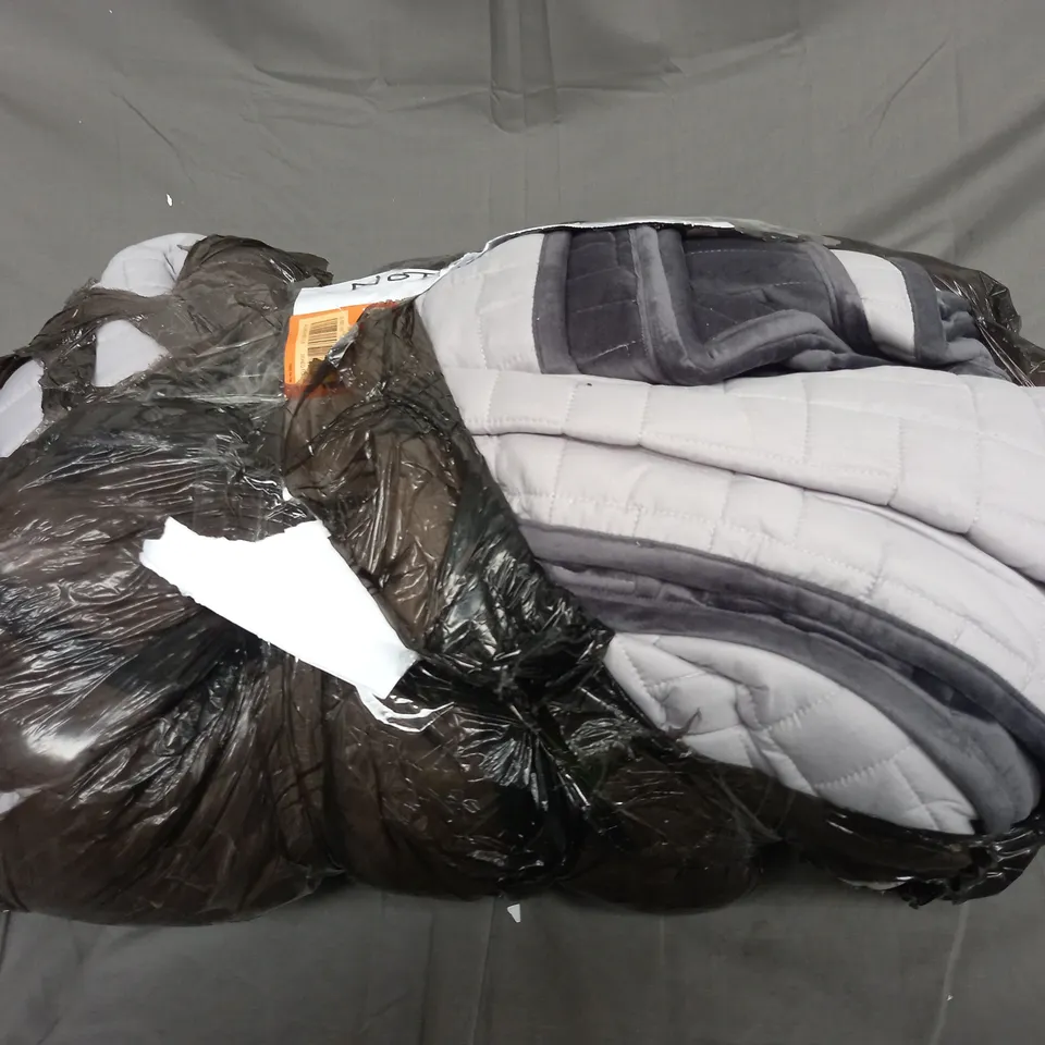 K BY KELLY HOPPEN LUXURY VELVET REVERSIBLE FILLED BEDSPREAD AND SET OF 2 SHAMS