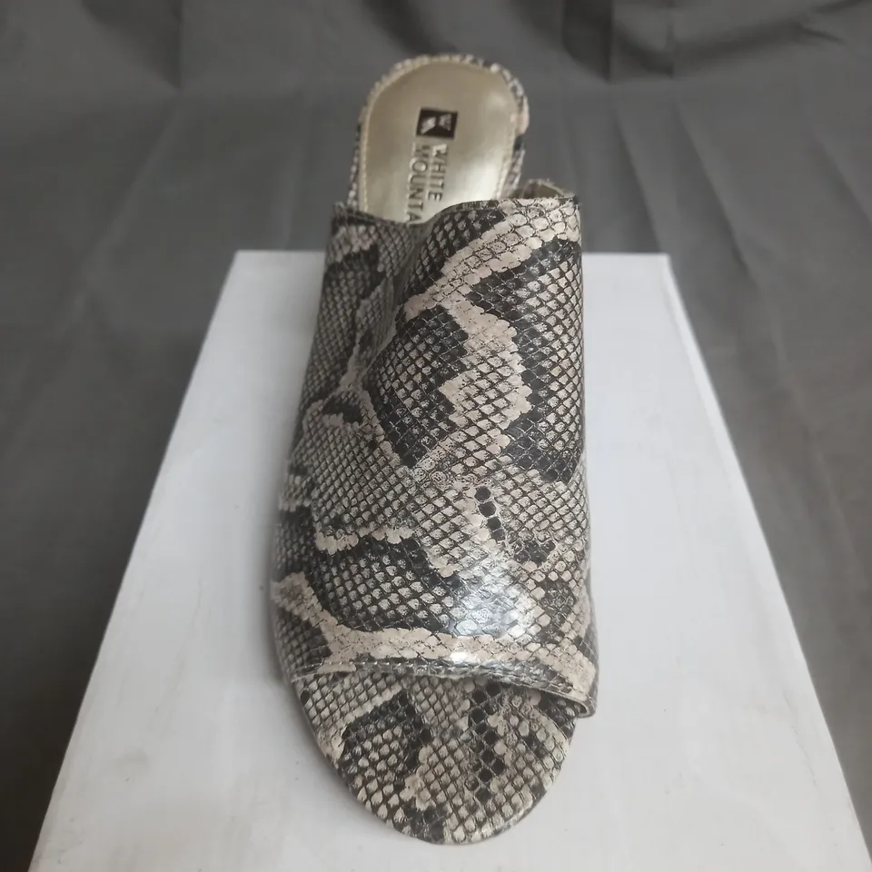 BOX OF APPROXIMATELY 15 PAIRS WHITE MOUNTAIN HELLS IN VARIOUS COLOR AND SIZES 