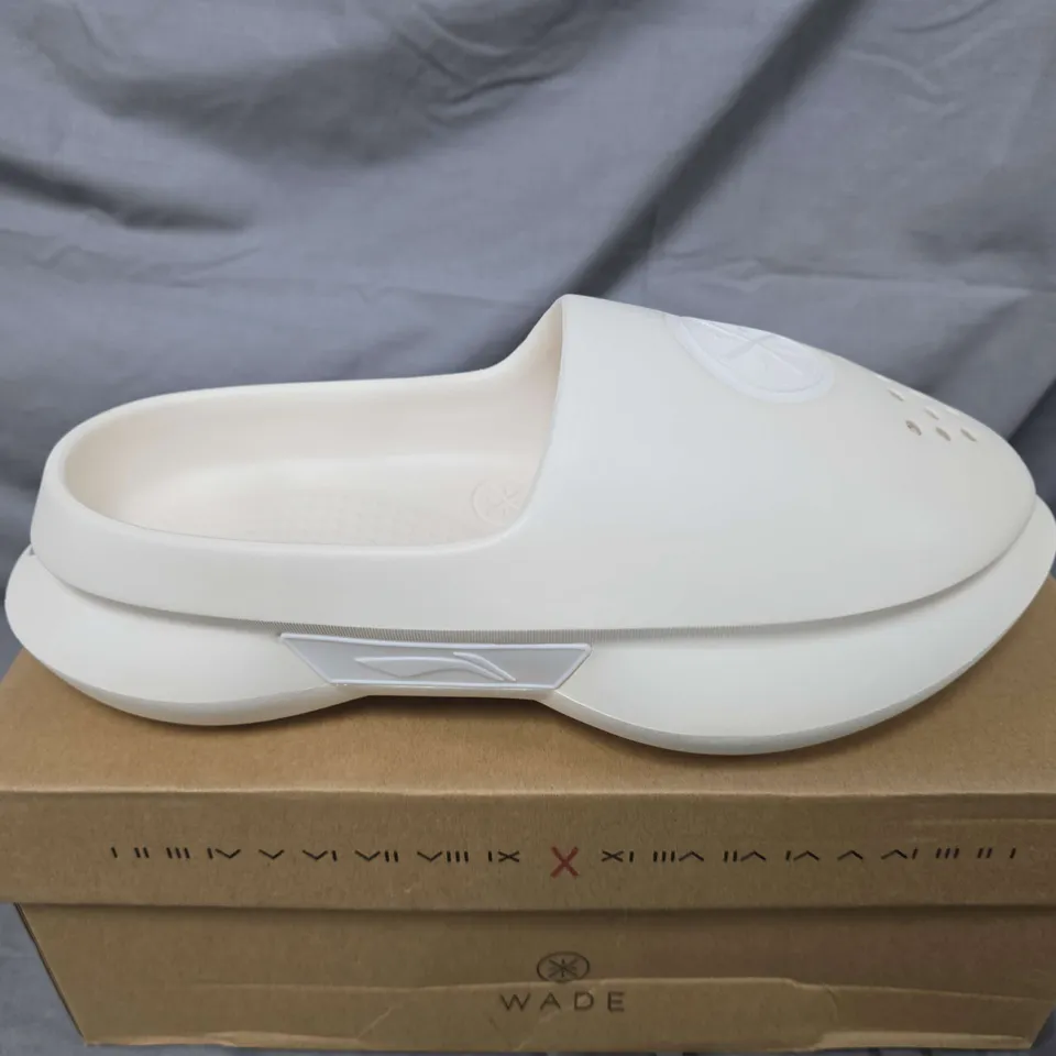BOXED PAIR OF LI-NING WADE SLIDES IN WHITE - SIZE 9