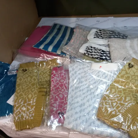 APPROX. 10 ASSORTED CLOTHING ITEMS IN VARIOUS COLOURS AND SIZES 