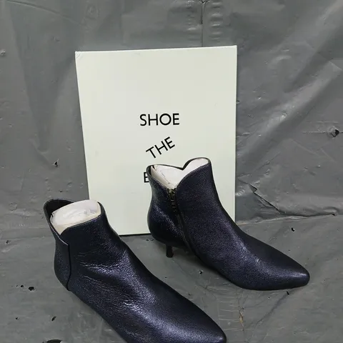 BOXED PAIR OF SHOE THE BEAR MIDNIGHT METALLICA ZIP UP HEEL BOOT - UK 5