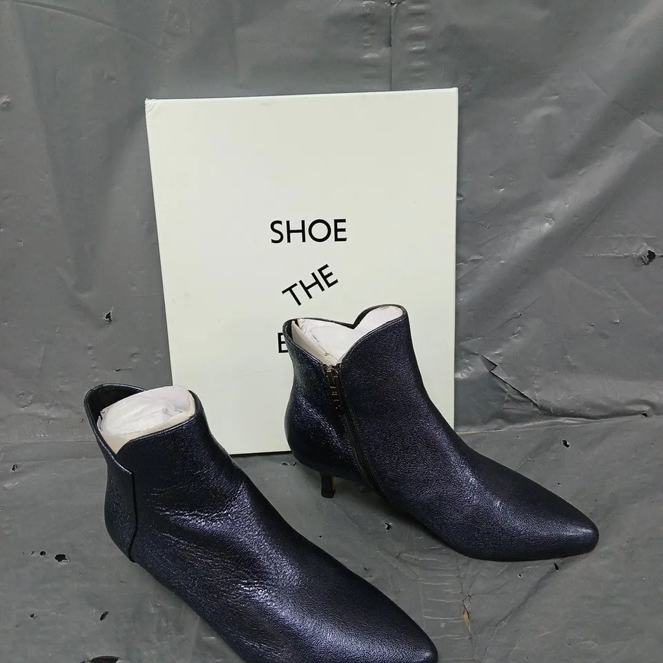 BOXED PAIR OF SHOE THE BEAR MIDNIGHT METALLICA ZIP UP HEEL BOOT - UK 5 