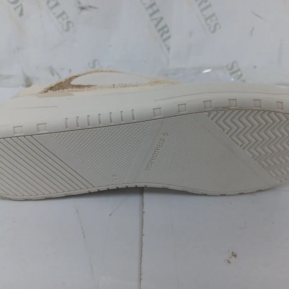 PAIR OF STRADIVARIUS MULTI-FABRIC LACE UP TRAINERS IN WHITE/CREAM - SIZE 41