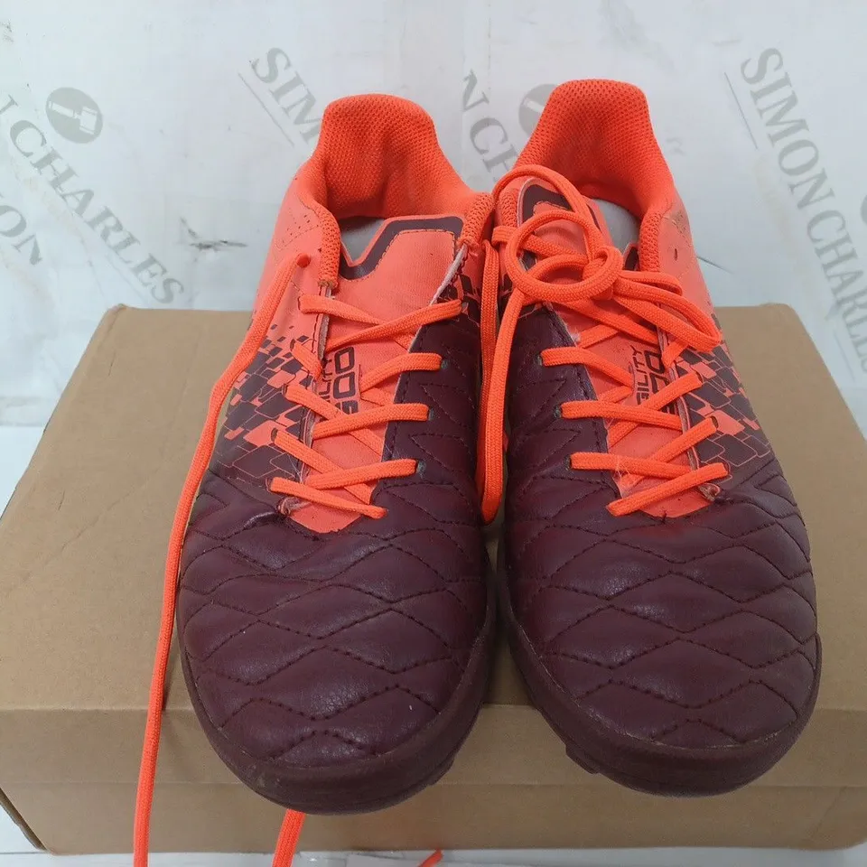 KIPSTA AGILITY 500 IN ORANGE/BROWN - UK 7