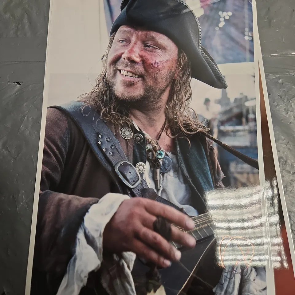 SET OF FIVE STEPHEN GRAHAM SIGNED PHOTOGRAPHY PRINTS – MIXED SET OF FILM/TV POSTERS