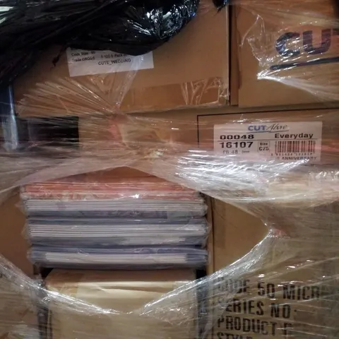 PALLET CONTAINING ASSORTED GREETINGS CARDS