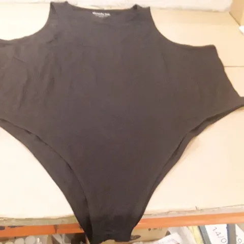 BOXED BRAND NEW SIMPLY BE RACER BODYSUIT SIZE 30 BLACK COLOUR APPROXIMATELY 10 PIECES 