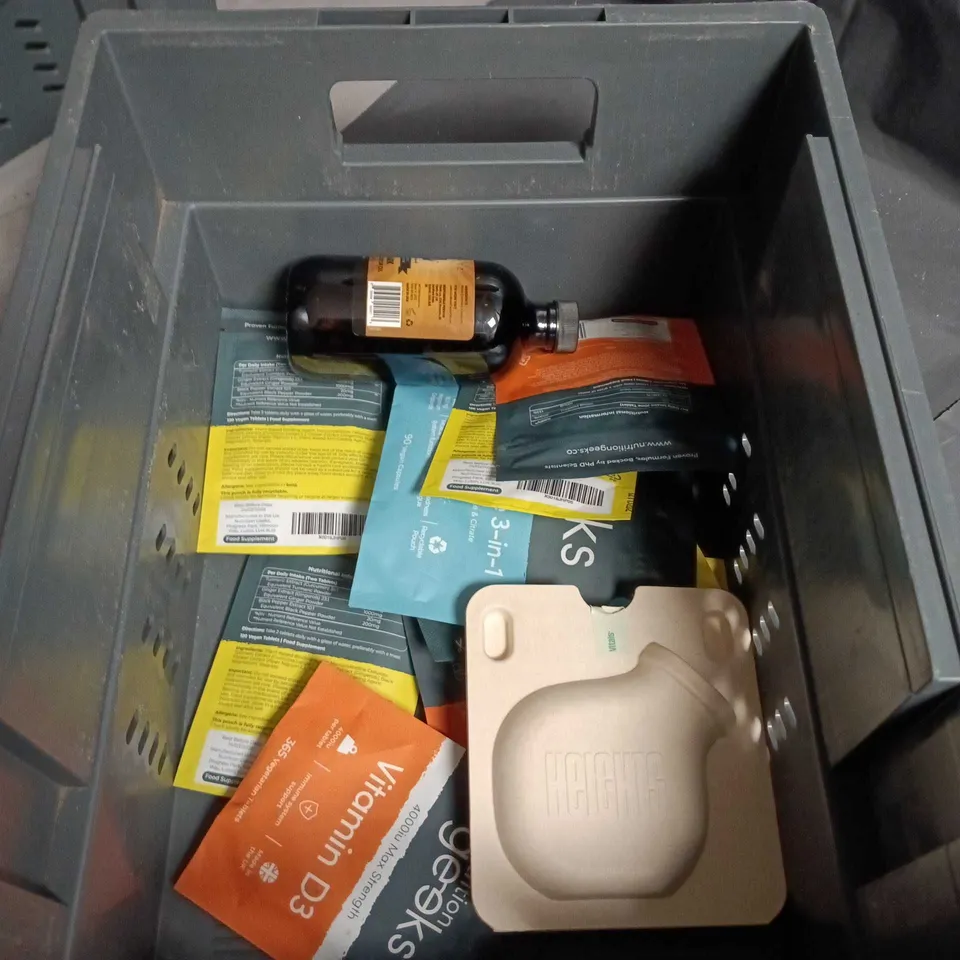 APPROXIMATELY 10 ASSORTED VITAMINS AND SUPPLEMENTS INCLUDING EXTRA DARK CASTOR OIL , HEIGHTS VITAMINS AND NUTRITION GEEKS VITAMIN D3 