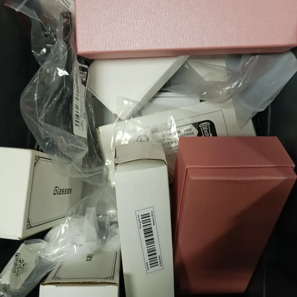 APPROXIMATELY 10 ASSORTED GLASSES/SUNGLASSES IN VARIOUS DESIGNS 