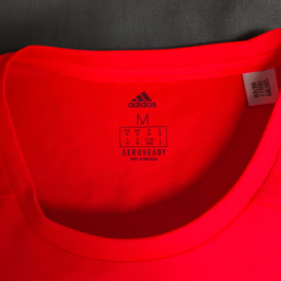 ADIDAS AEROREADY RED T‑SHIRT – MEN'S MEDIUM