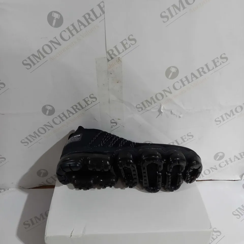 BOXED PAIR OF NIKE VAPORMAX CUSHION UK 5 