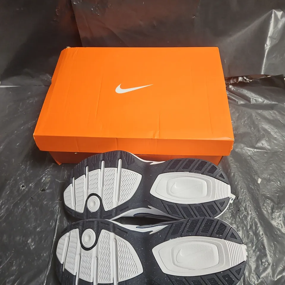 NIKE AIR MONARCH IV TRAINERS – WHITE/BLUE UK SIZE 10