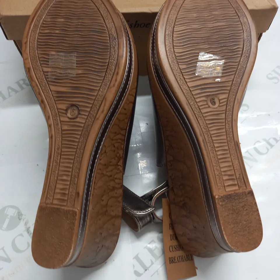 BOXED PAIR OF CUSHION WALK ONE TOUCH SNAKE WEDGE SHOES IN PEWTER - SIZE 6