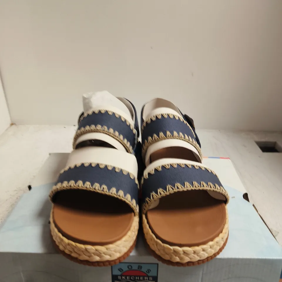 BOXED PAIR OF SKECHERS WOMEN'S SANDALS – UK 7