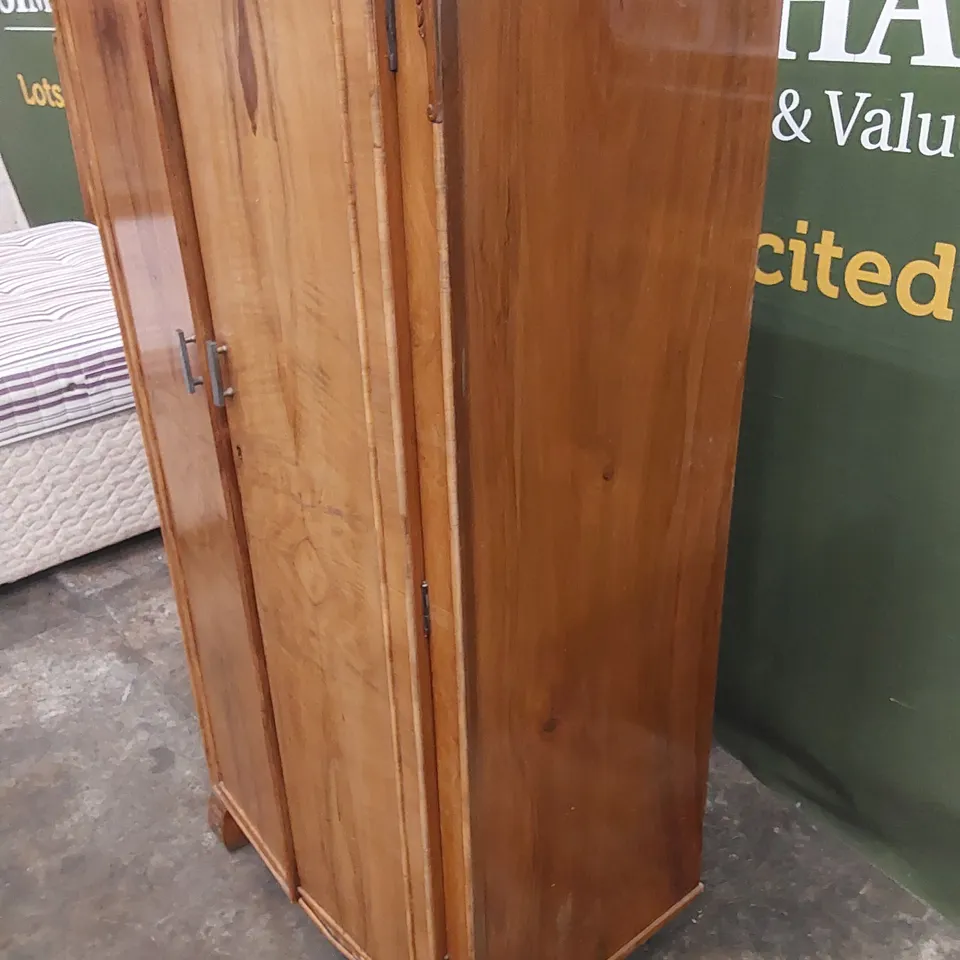 ANTIQUE MID-20TH CENTURY STYLE CABINET 