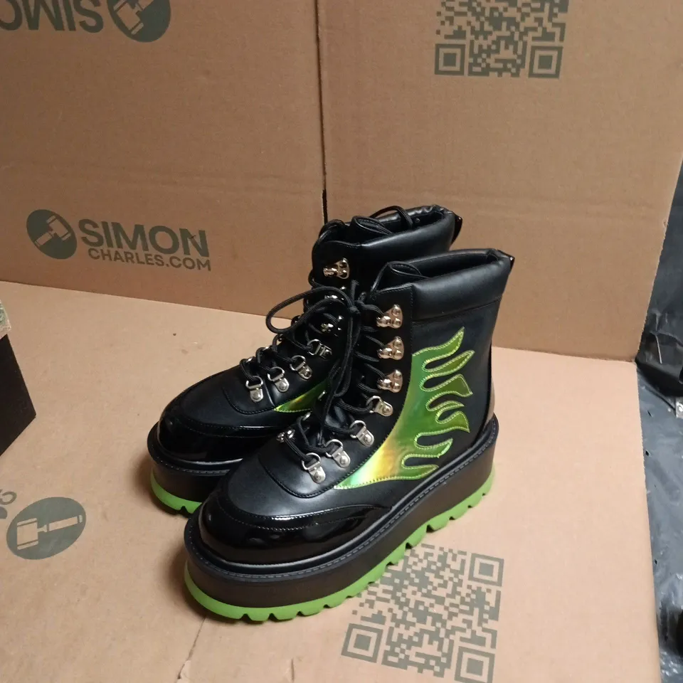 UK5 KOI CHA CHA CHA HOLOGRAM FLAME BOOTS – BLACK & GREEN