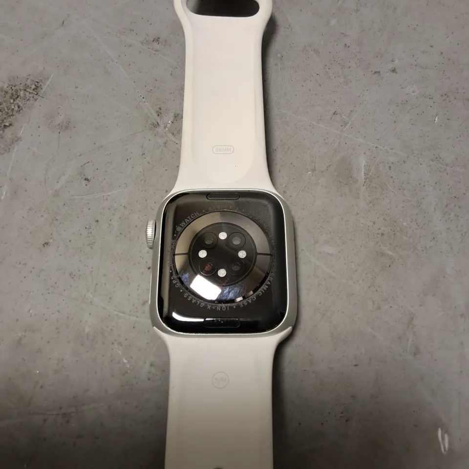 UNBOXED APPLE WATCH SERIES 8 41MM 28TH WHITE STRAP