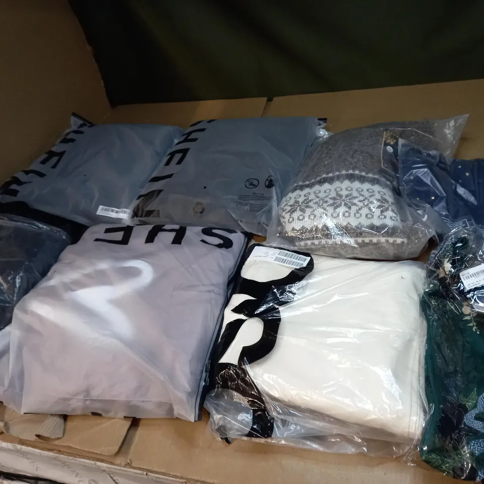 LOT OF APPROX 20 ASSORTED CLOTHING ITEMS VARYING IN SIZE/COLOUR/STYLE TO INCLUDE: TROUSERS, DRESSES, JUMPERS